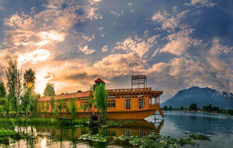 Kashmir Tour Packages from Chennai, Gujrat, Mumbai, Kerela from Travel Agency in Kashmir | Budget Kashmir Family 5-Days Tour